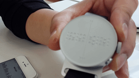 llega-el-primer-smartwatch-para-invidentes-con-braille-en-la-esfera {keyword}