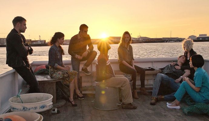 sense8-vuelve-en-un-mes-cargada-de-amenazas-para-los-sensates {keyword}
